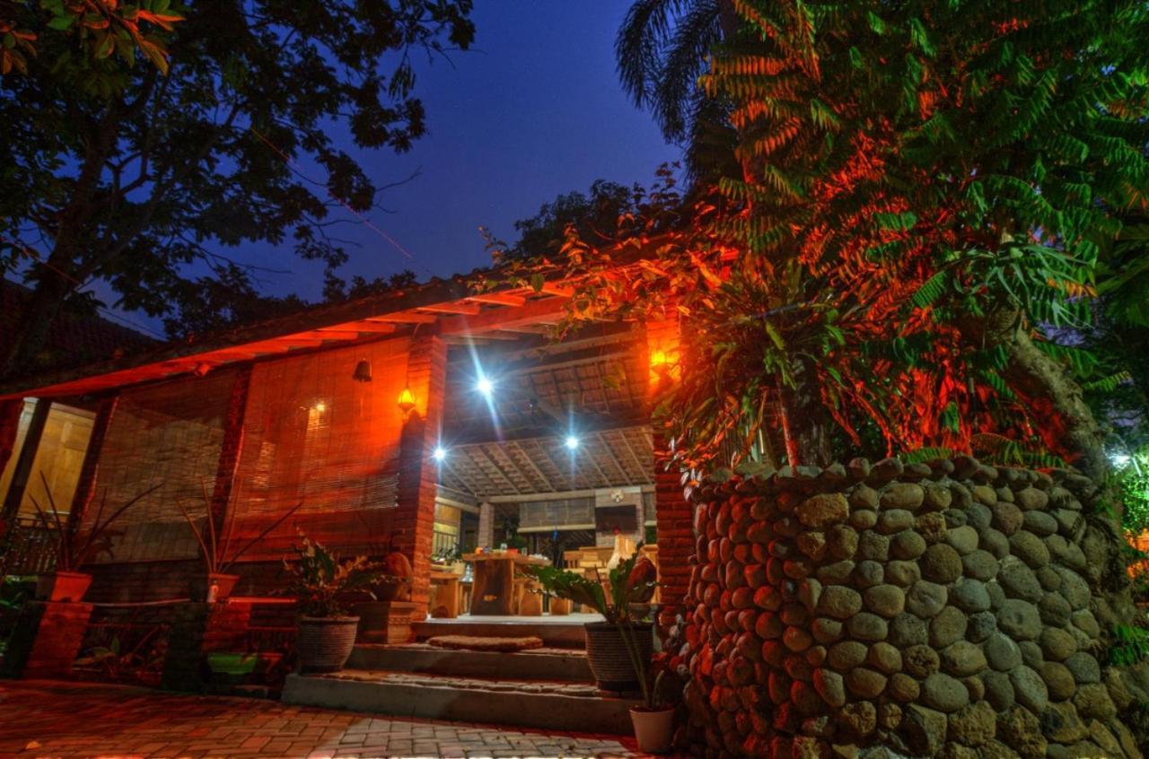 Bata Merah Homestay Banyuwangi  Extérieur photo