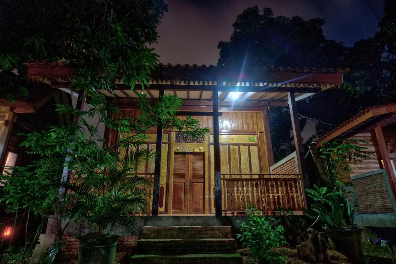 Bata Merah Homestay Banyuwangi  Extérieur photo