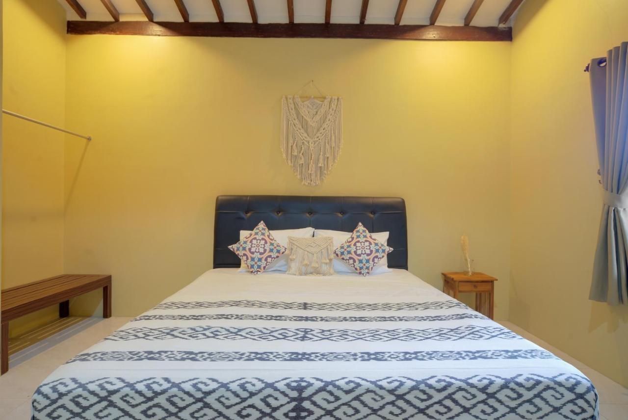 Bata Merah Homestay Banyuwangi  Extérieur photo