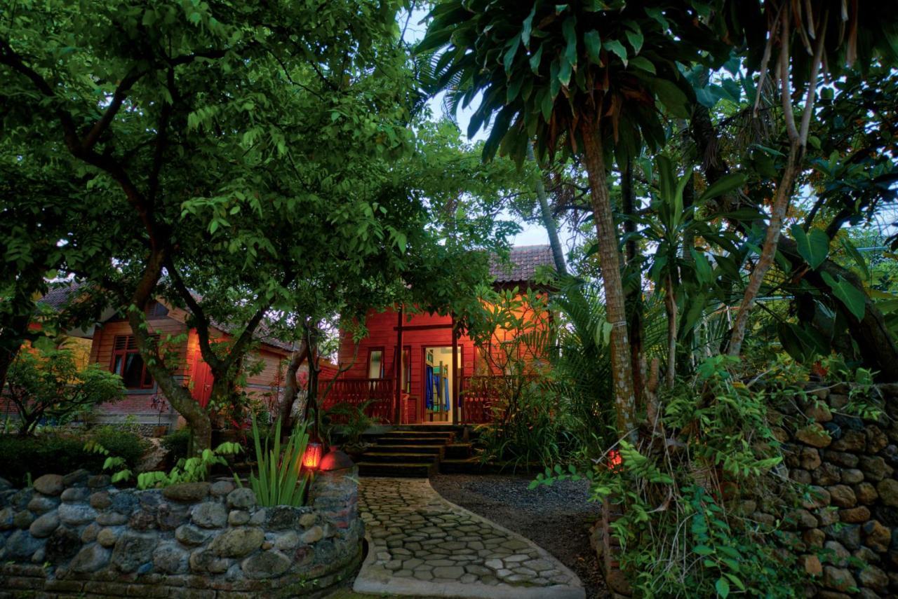 Bata Merah Homestay Banyuwangi  Extérieur photo