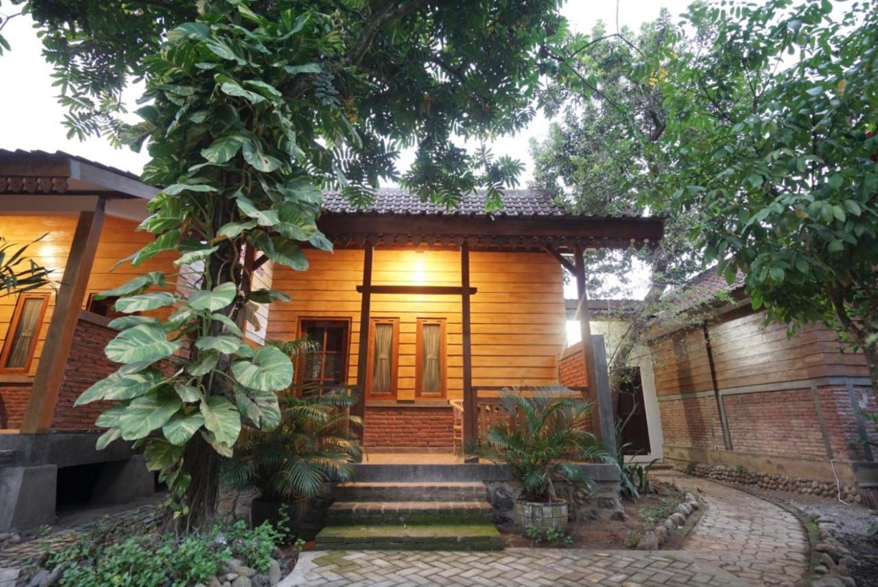 Bata Merah Homestay Banyuwangi  Extérieur photo