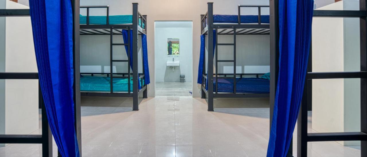 Bata Merah Homestay Banyuwangi  Extérieur photo