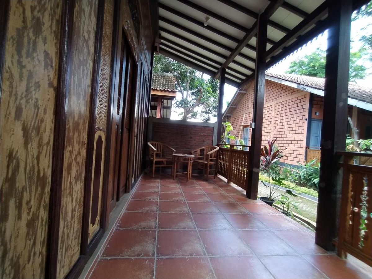 Bata Merah Homestay Banyuwangi  Extérieur photo